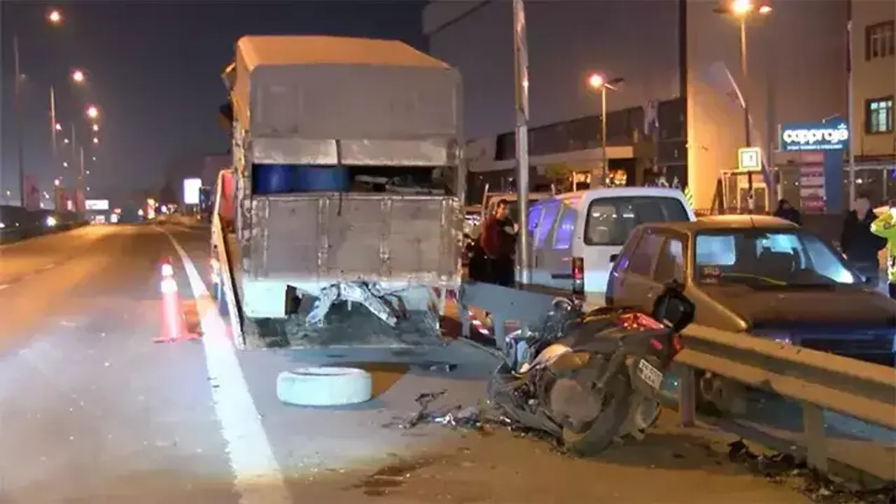 Motosiklet Kamyonete Çarptı! 1 Ölü