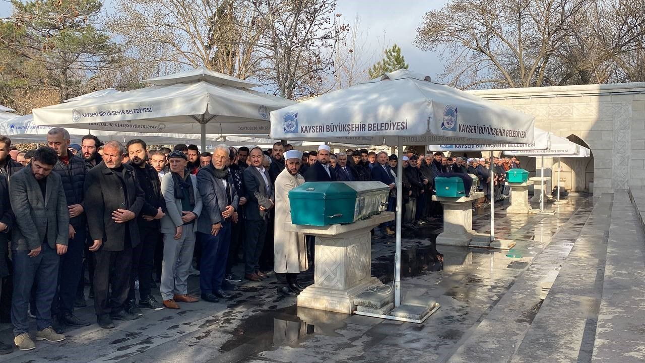 Feci kazada hayatını kaybeden 3 kişi toprağa verildi