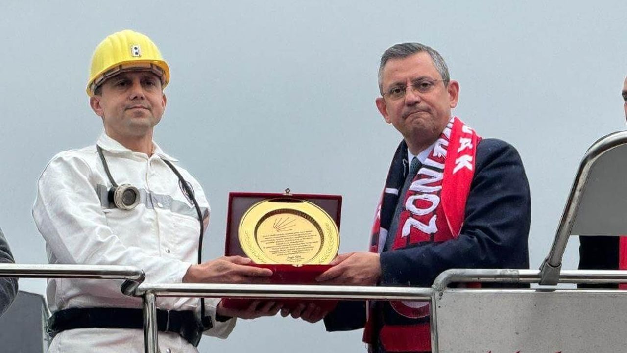'Her Ay Emeklinin Cebinden 5 Buçuk Çeyrek Altın Çalıyorlar'