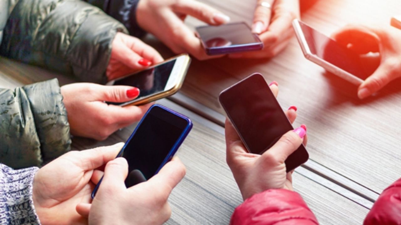 Bu Kafede Telefon ve Bilgisayar Yasak!