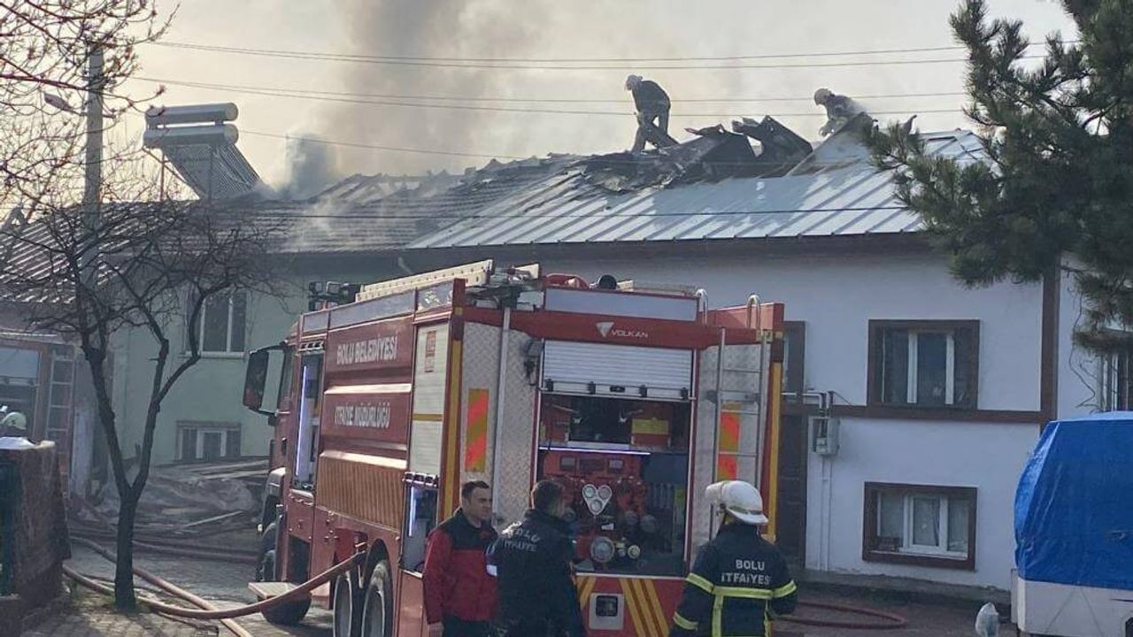 Balkonda Çıkan Yangın 3 Evi Yaktı