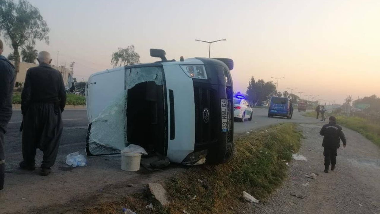 Yolcu Minibüsü İle Kamyon Çarpıştı: Çok Sayıda Yaralılar Var