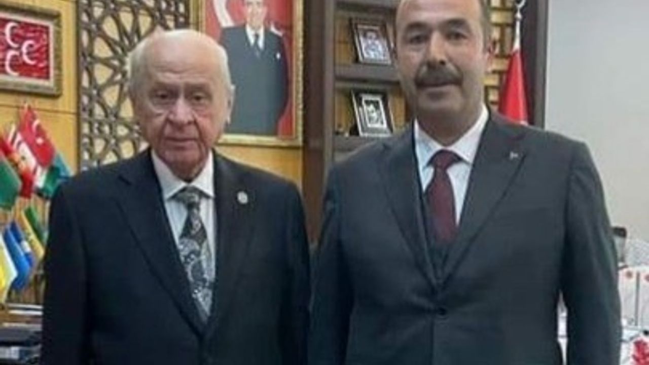 MHP’li Belediye Başkan Adayı, CHP Saflarında Poz Verdi: Herkes İşine Baksın