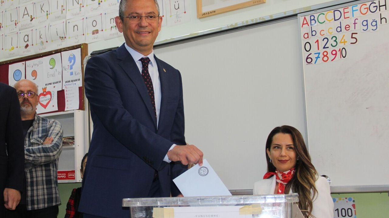 Seçim Sonuçları Özgür Özel’i Duygulandırdı
