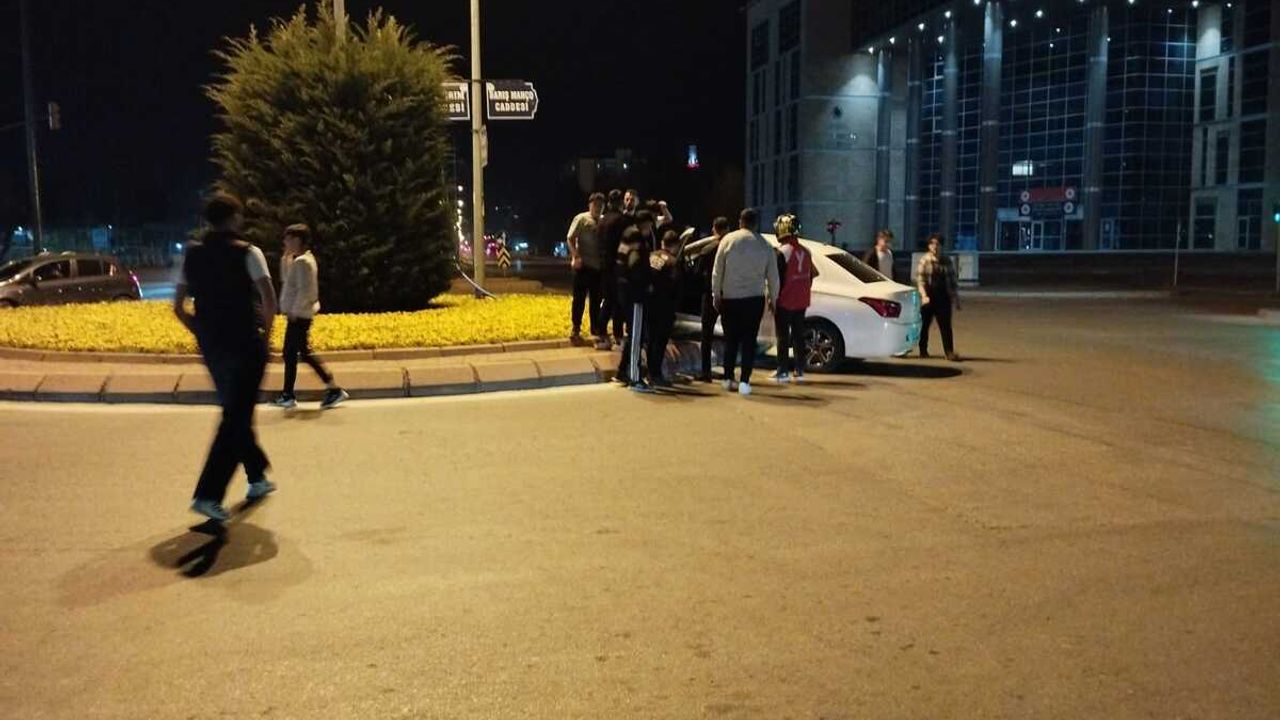 Kayseri'de Adliye Önünde Trafik Kazası!