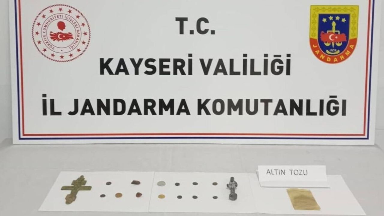 Kayseri'de Roma Dönemine Ait Altın Haç Ele Geçirildi!