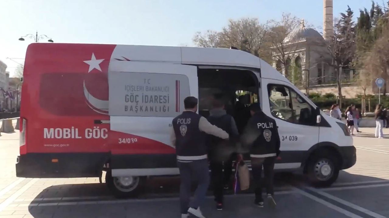 Düzensiz Göçmenlere Geçit Yok! Bin 177 Kişi Yakalandı