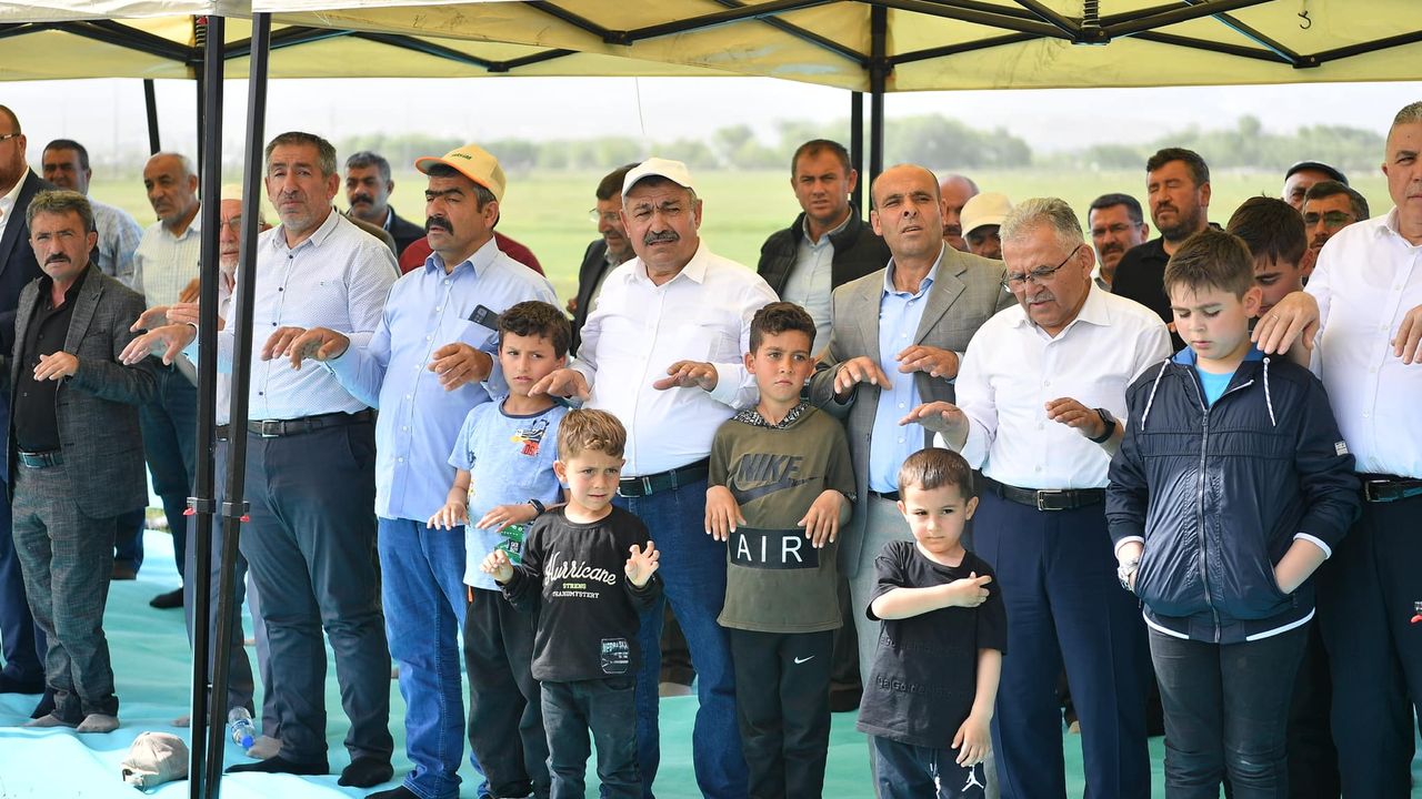 Kayseri'de Yağmur Duası İçin Eller Semaya Açıldı