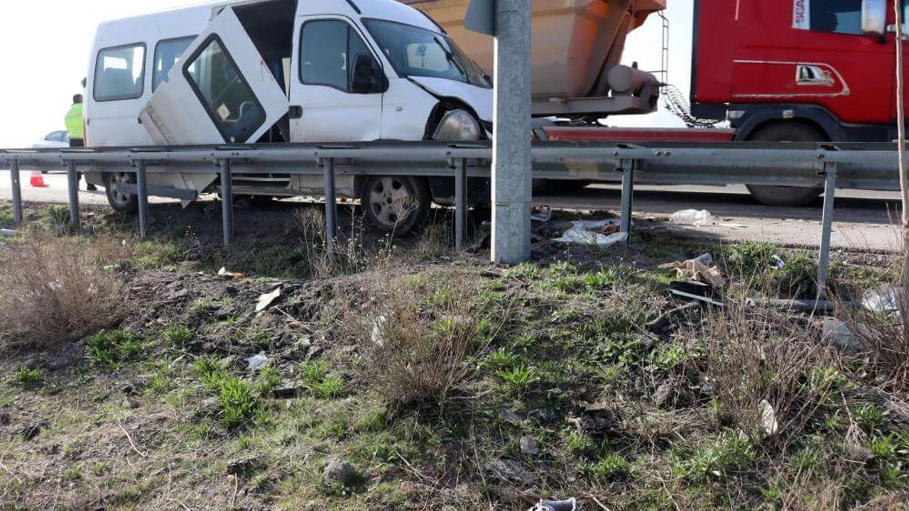 Kayseri'de Feci Kaza: 1'i Ağır 10 Yaralı