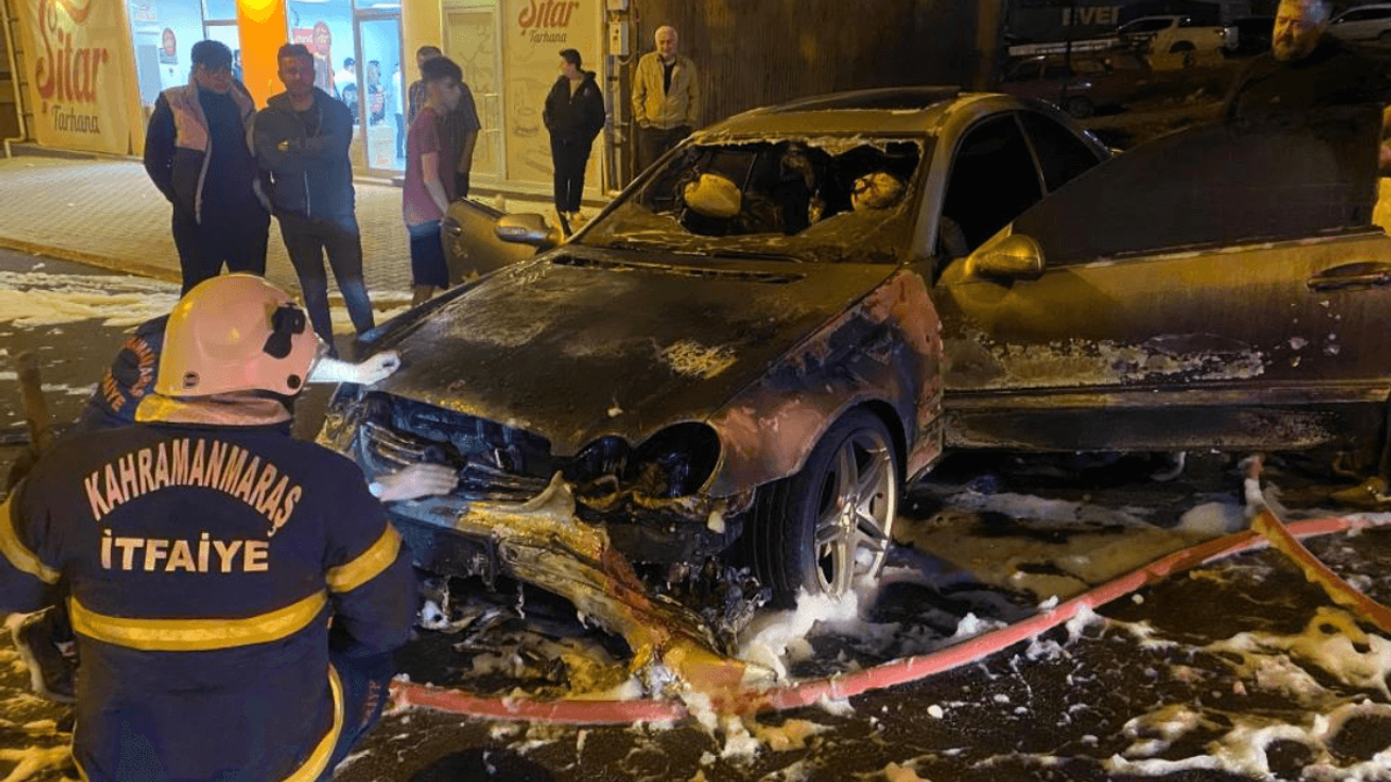 Seyir Halindeki Otomobil Alev Topuna Döndü