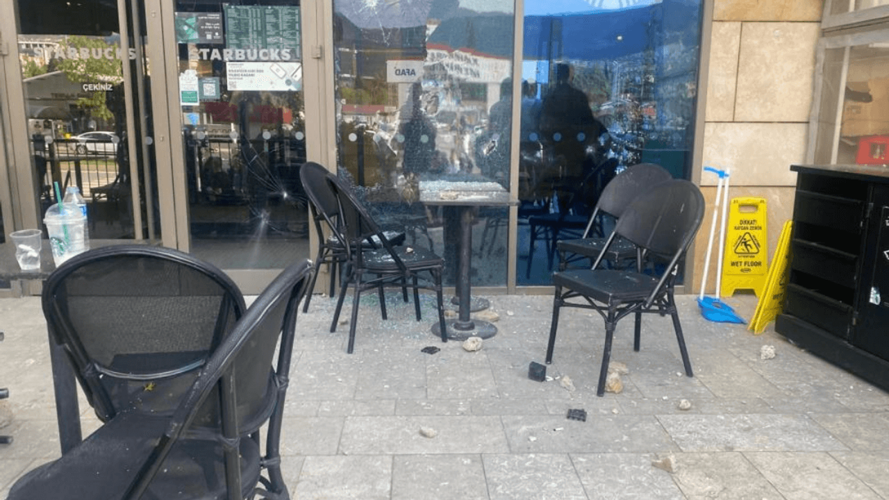 Starbucks'ta Dehşet! Taşlı Silahlı Saldırı