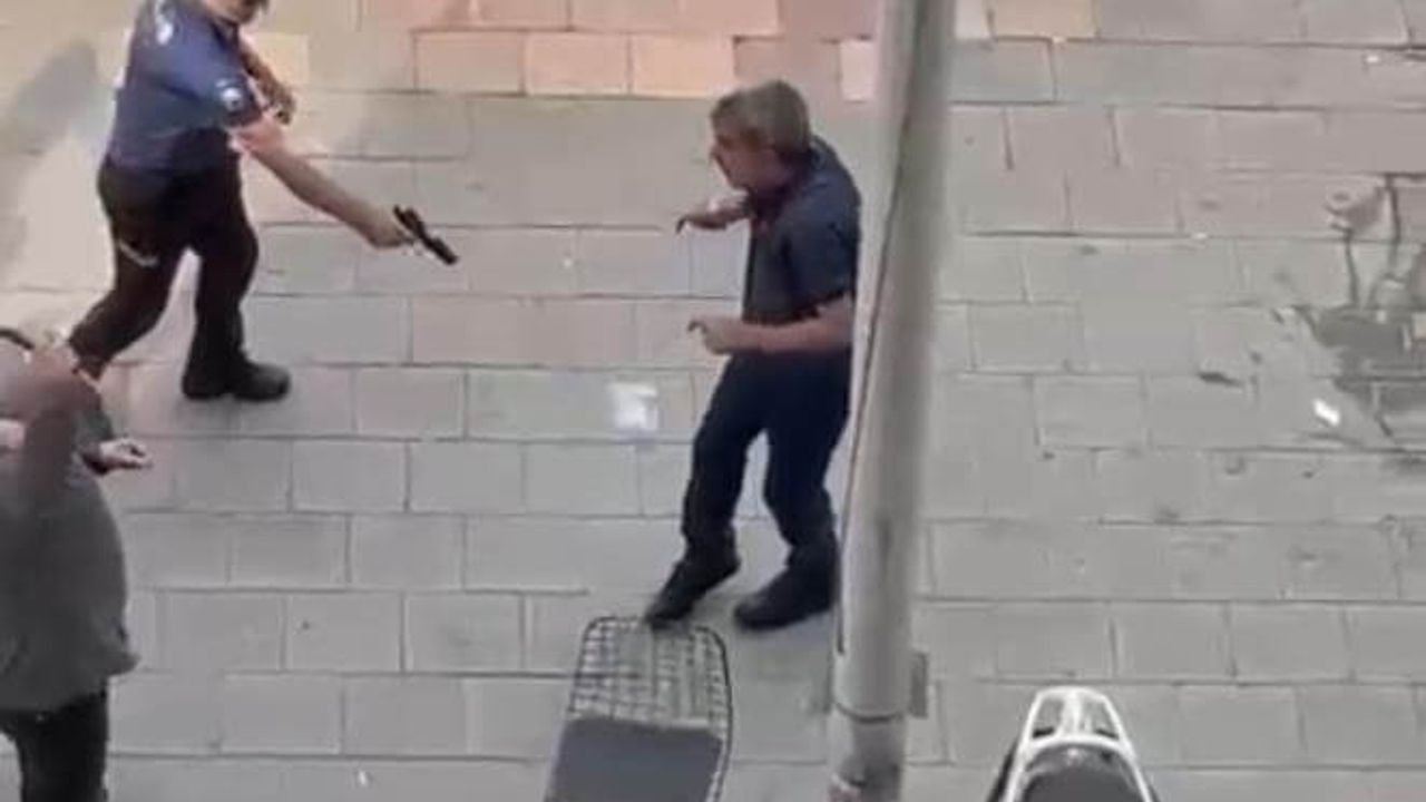 Polis Bıçaklı Saldırganı Vurdu! O Anlar Kamerada
