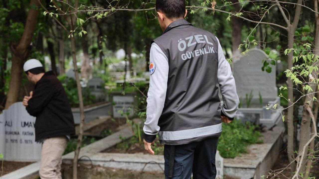 Hocayım Dedi, Dua Okuyamayınca Yakalandı