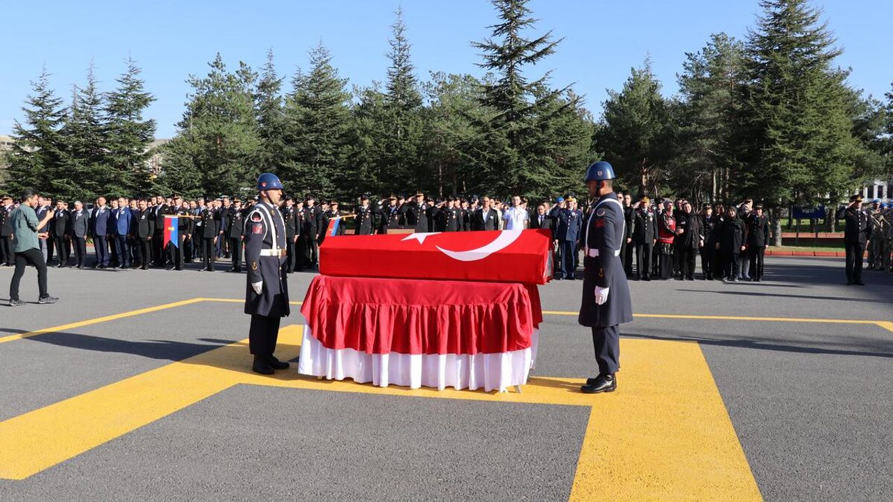 Bakan Yerlikaya'dan Kayseri'deki Şehide Taziye!