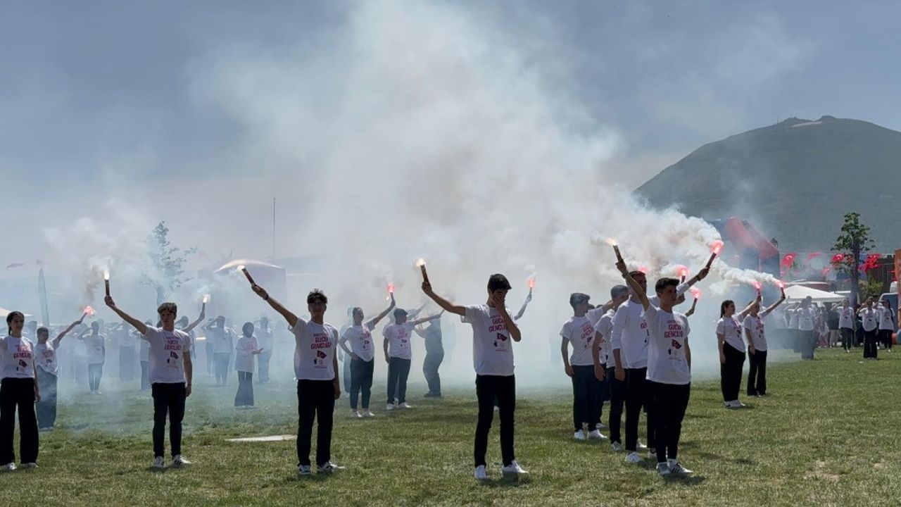Kayseri’de Meşalelerin Dumanı Gökyüzünü Kapladı!
