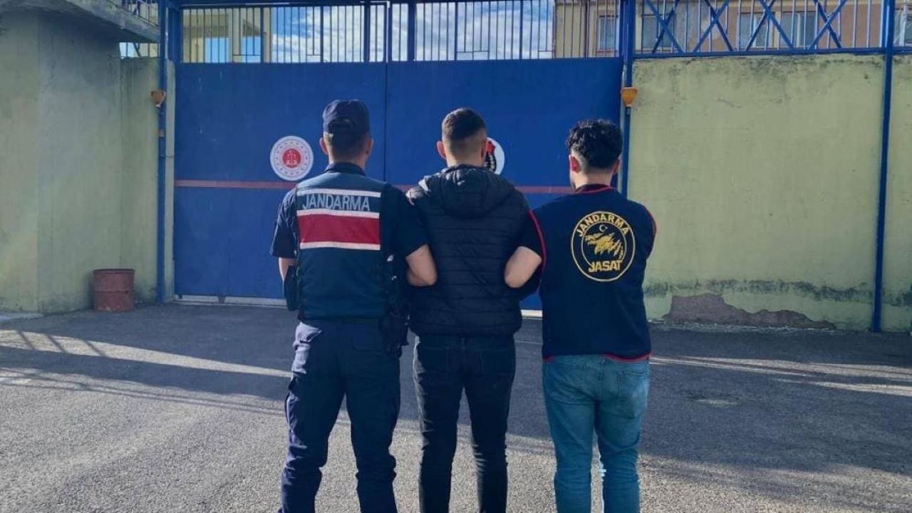 24 Yıl Hapisle Aranıyordu, Yakayı Ele Verdi!