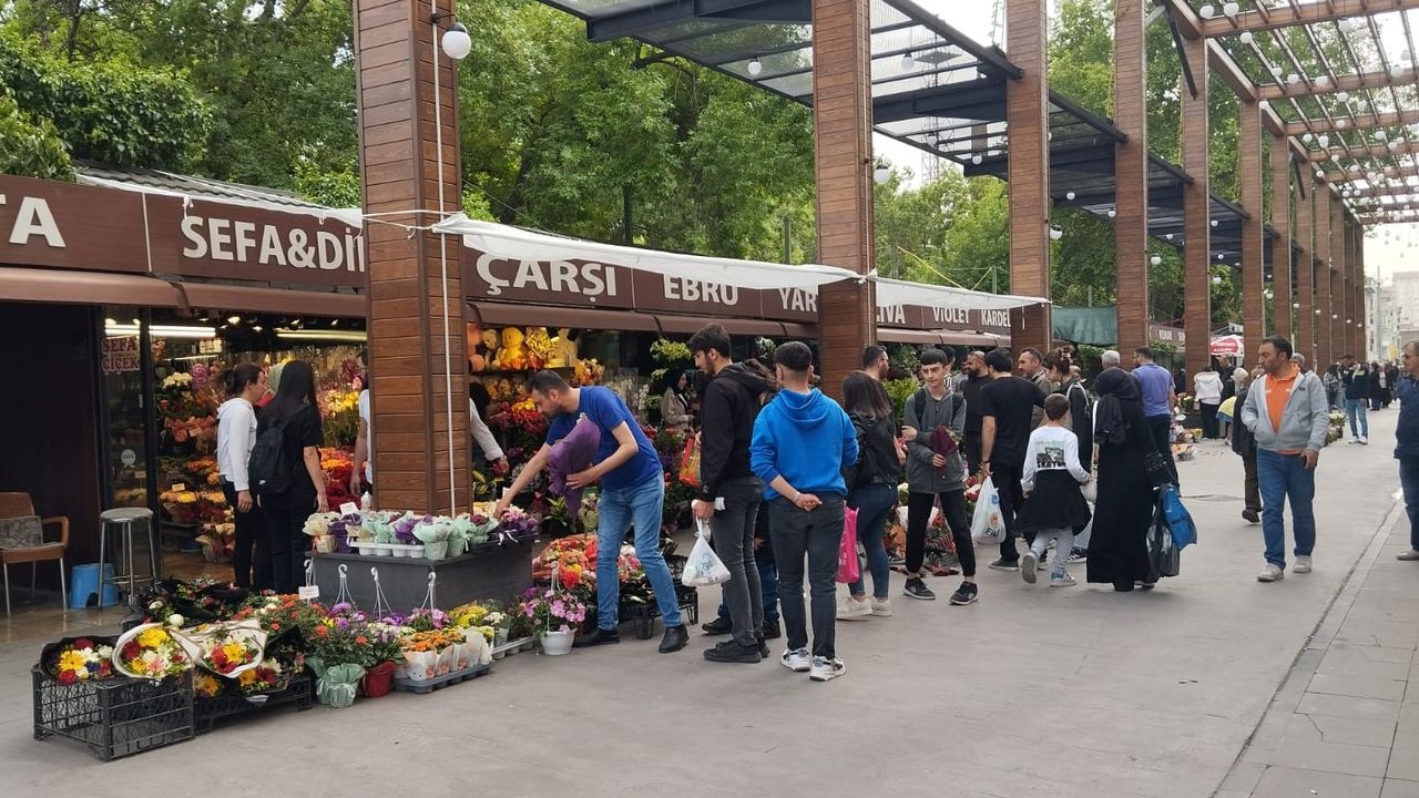 Kayseri'de Çiçekçiler Sokağı'nda Hareketlilik!