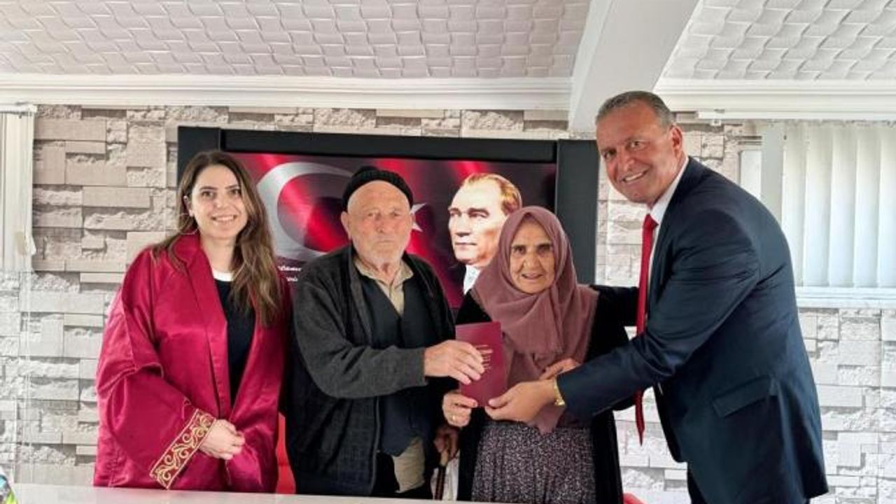 İlginç Olay: 60 Yıl Sonra Evlendiler!