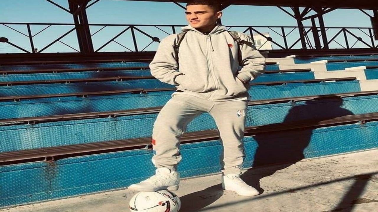 20 Yaşındaki Genç Halı Sahada Kalp Krizi Geçirdi!