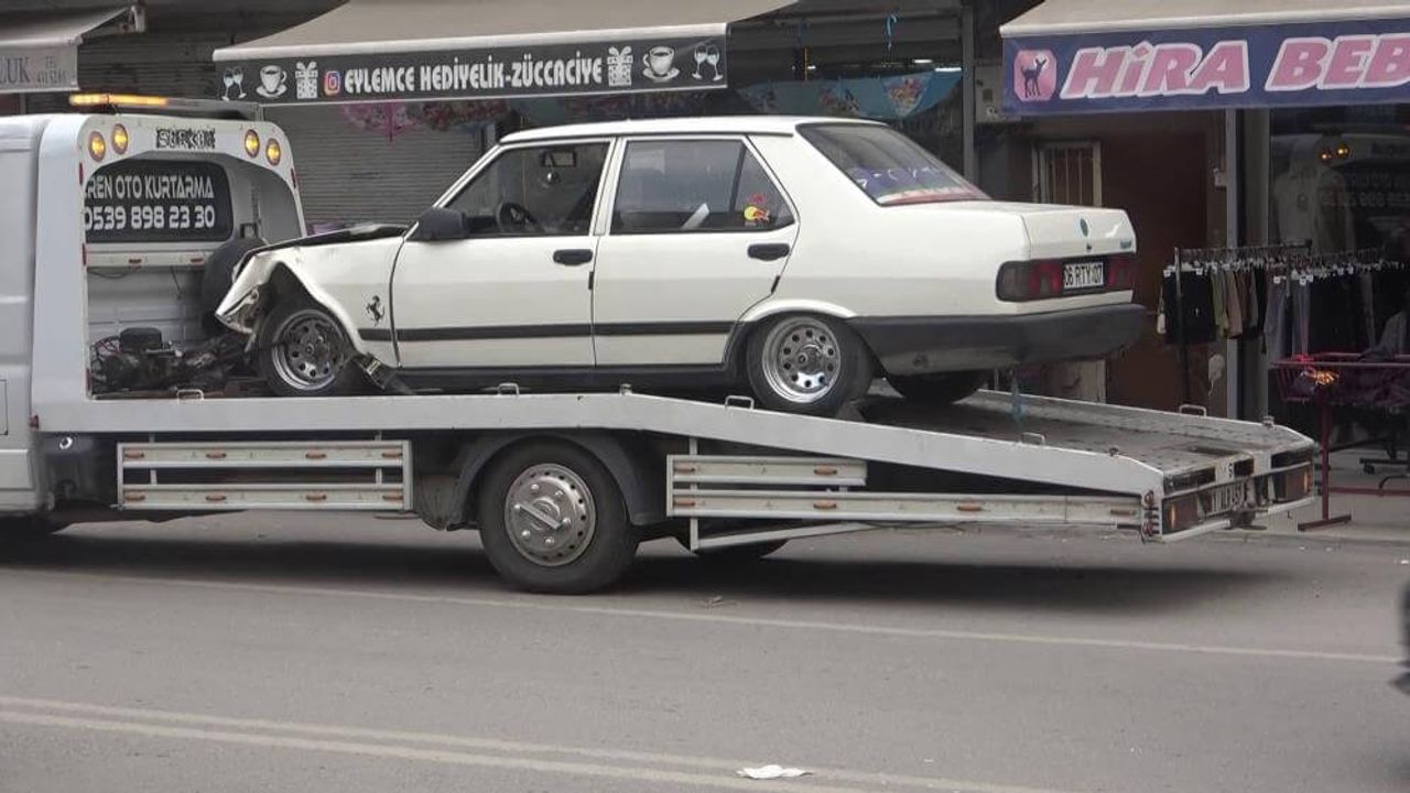 Kontrolden Çıkan Araç Dükkana Girdi: Yaralılar Var