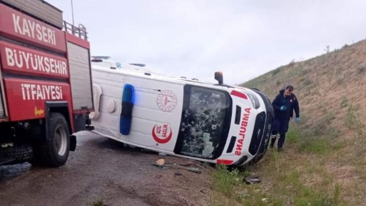 Kayseri’de Kazaya Giden Ambulans Kaza Yaptı! Yaralılar Var