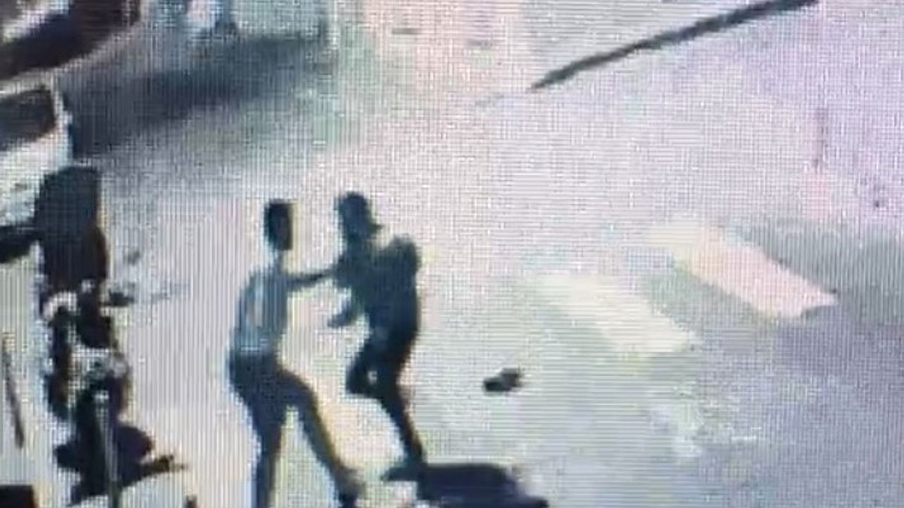 Üniversiteli Genci Defalarca Bıçaklayarak Öldürdü! İşte O Görüntüler…
