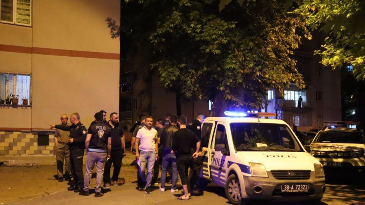 Silah Sesini Duydu, Balkona Çıktı! Merakının Kurbanı Oldu