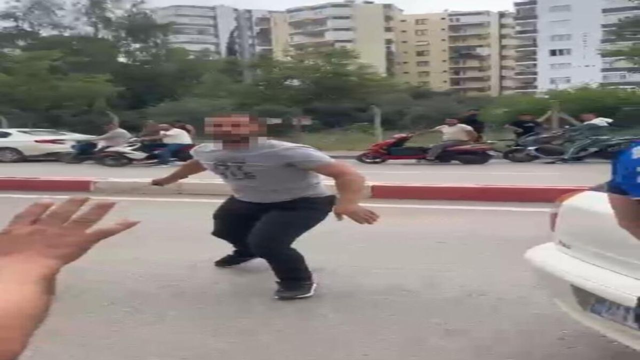 Esnafın Gözü Döndü Zabıtayı Bıçakla Kovaladı !