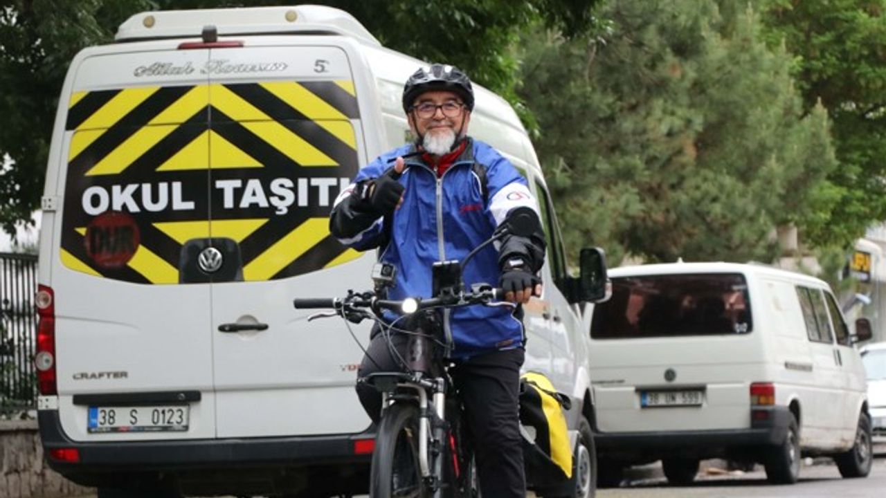 63 Yaşındaki Adam Belçika’dan Kayseri’ye Bisikletle Geldi