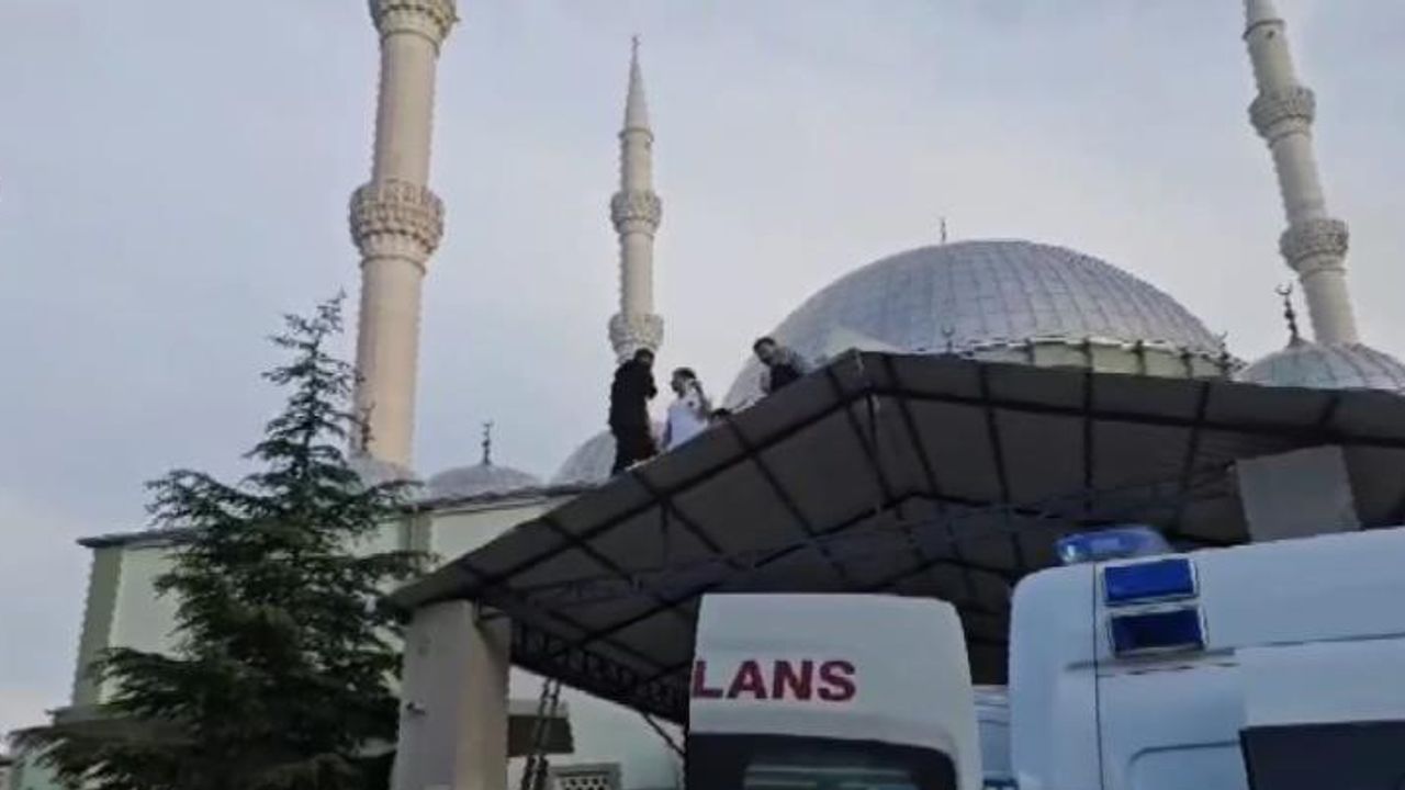 Camii Tadilatında Çalışan İşçi Bacağını Kesti!