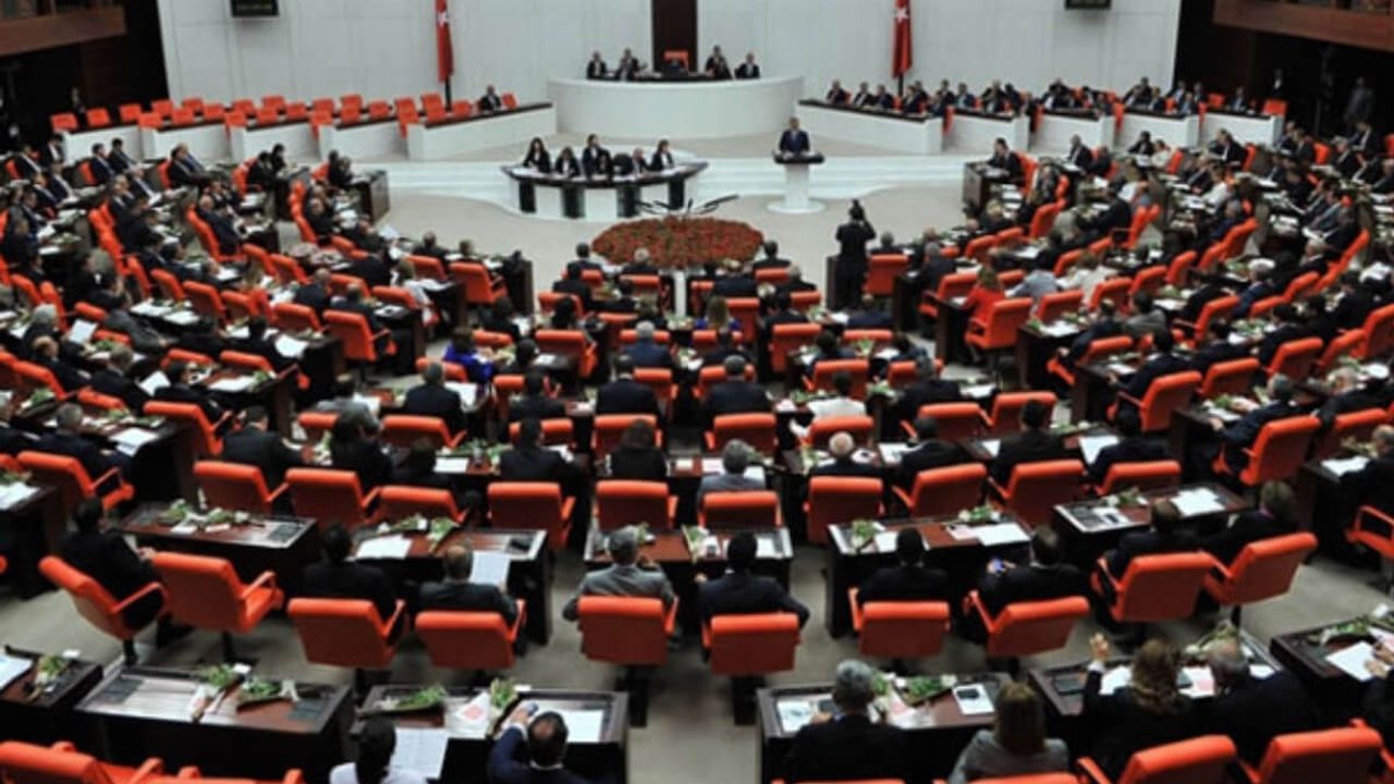 Kamuda Çift Maaş Hakkında; “Almayalım Dediğinizde Kamuyu Zarara Uğratıyorsunuz”