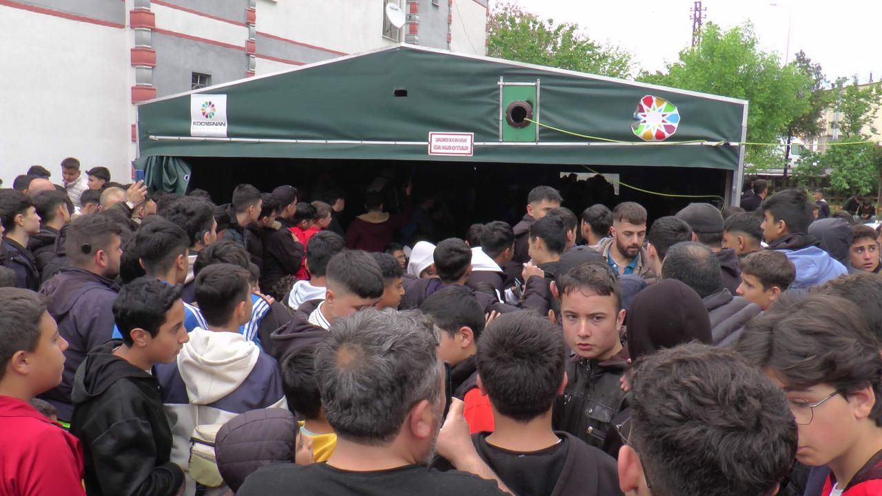 Kamyonun Çarptığı Kazada Hayatını Kaybetmişti – Ünlü İsim Taziye İçin Kayseri’ye Geldi