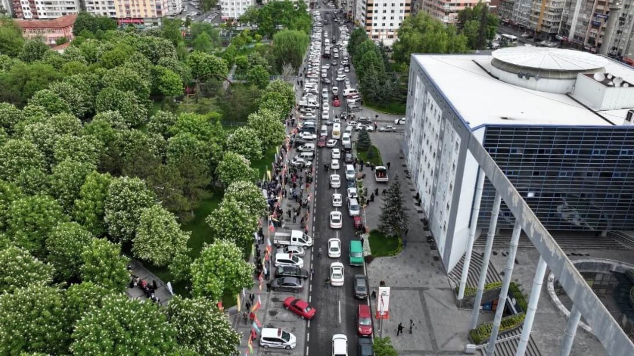 Binlerce kişi oraya akın etti! Gece 3’te sıraya girdiler…