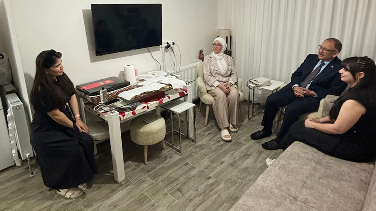 Depremzede Aylin, Bakan Özhaseki'yi Gözyaşlarına Boğdu!