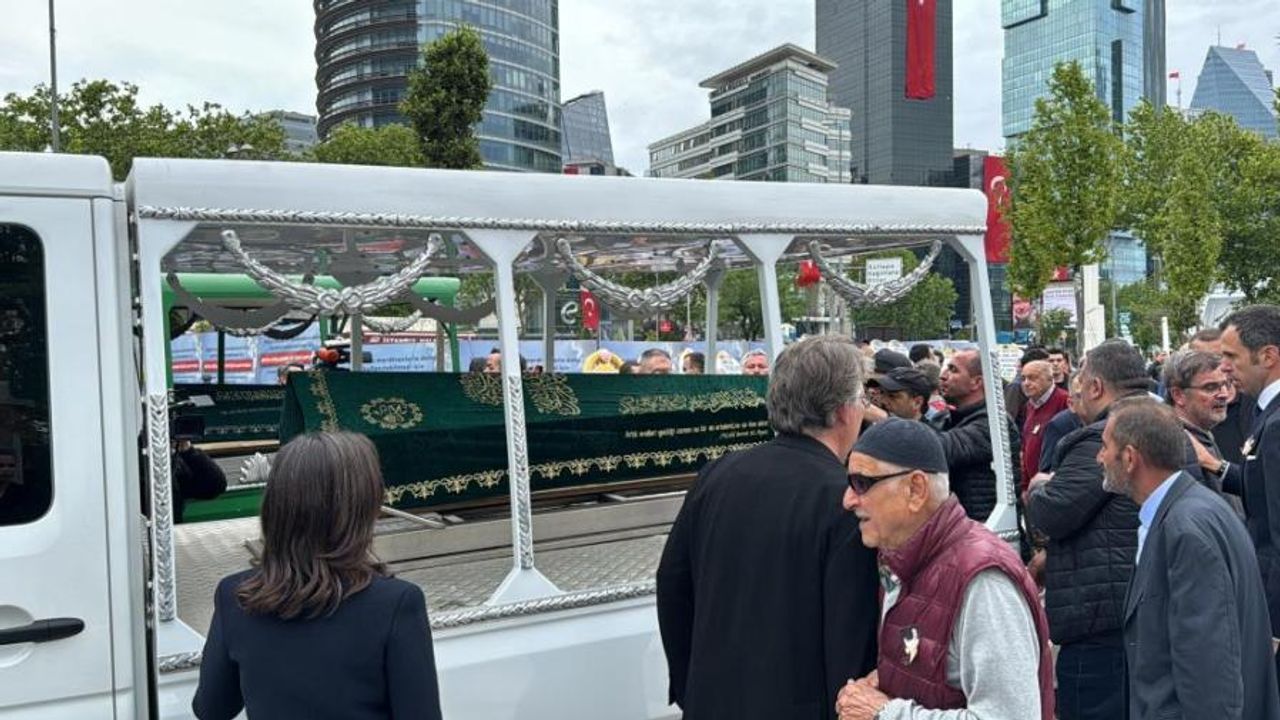 Ünlü Sunucu Son Yolculuğuna Uğurlandı!