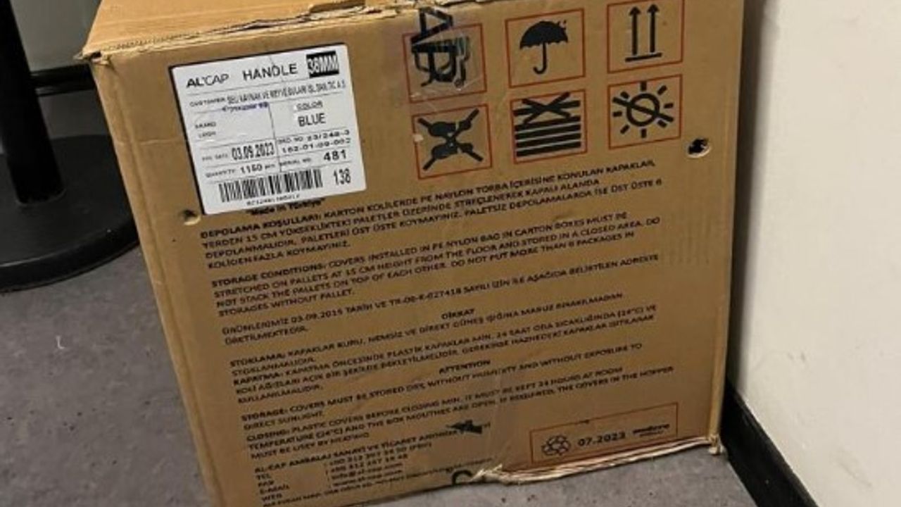Fabrikada Çalışan Kadınların Soyunma Odasında Gizli Kamera Çıktı!