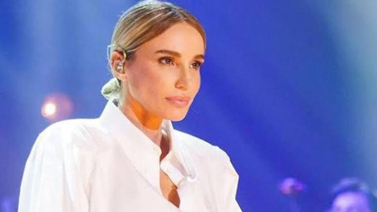 Gülşen'in Sahne Kıyafeti Yürekleri Hoplattı!