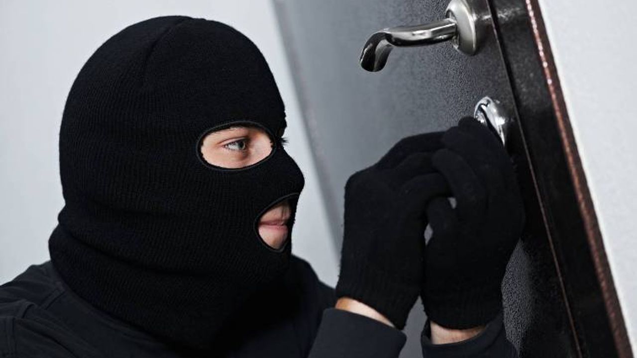 Önce Kameraya Sonra Polise Yakalandı!