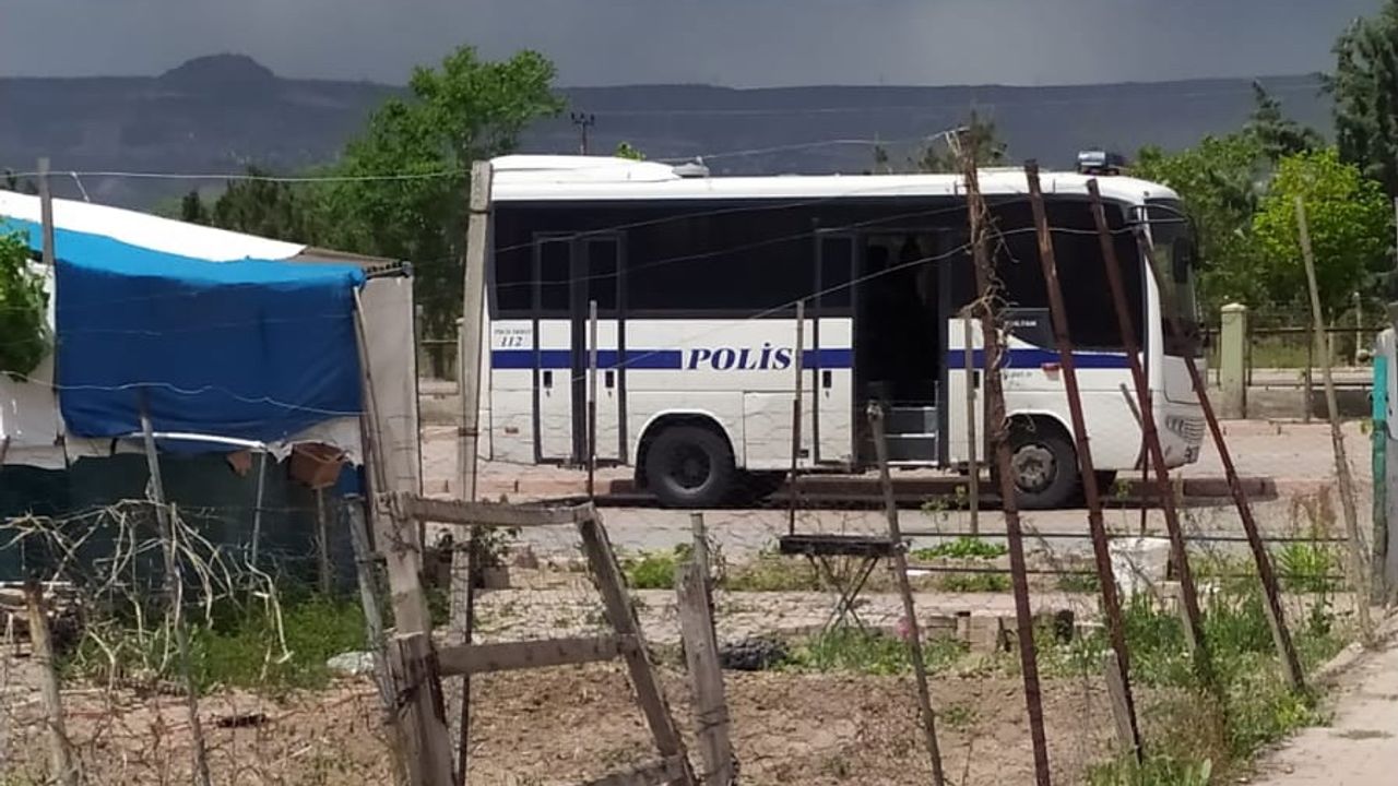 Hobi Bahçesi'nde Hareketli Anlar! Çevik Kuvvet Polisleri Geldi!
