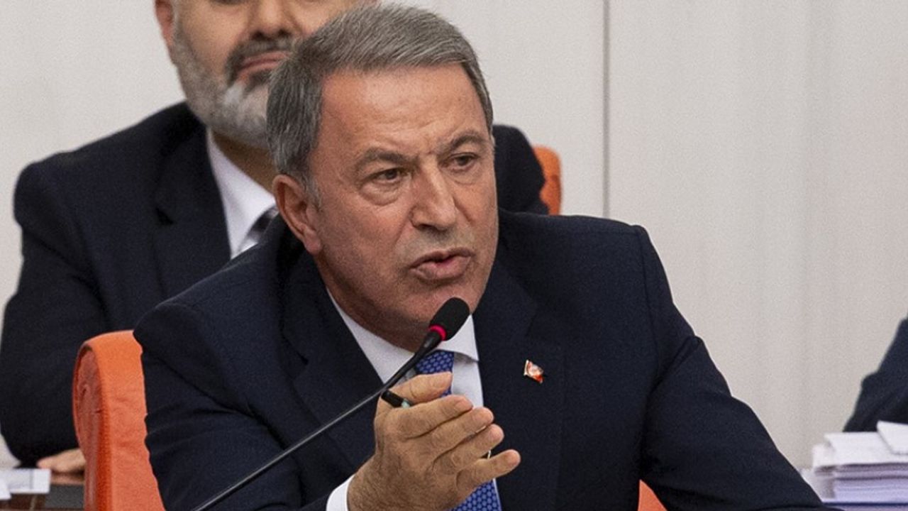 Hulusi Akar Mikrofonunu Açık Unuttu! ‘Oylayıp Reddedeceğiz, Bilgi Geldi…’