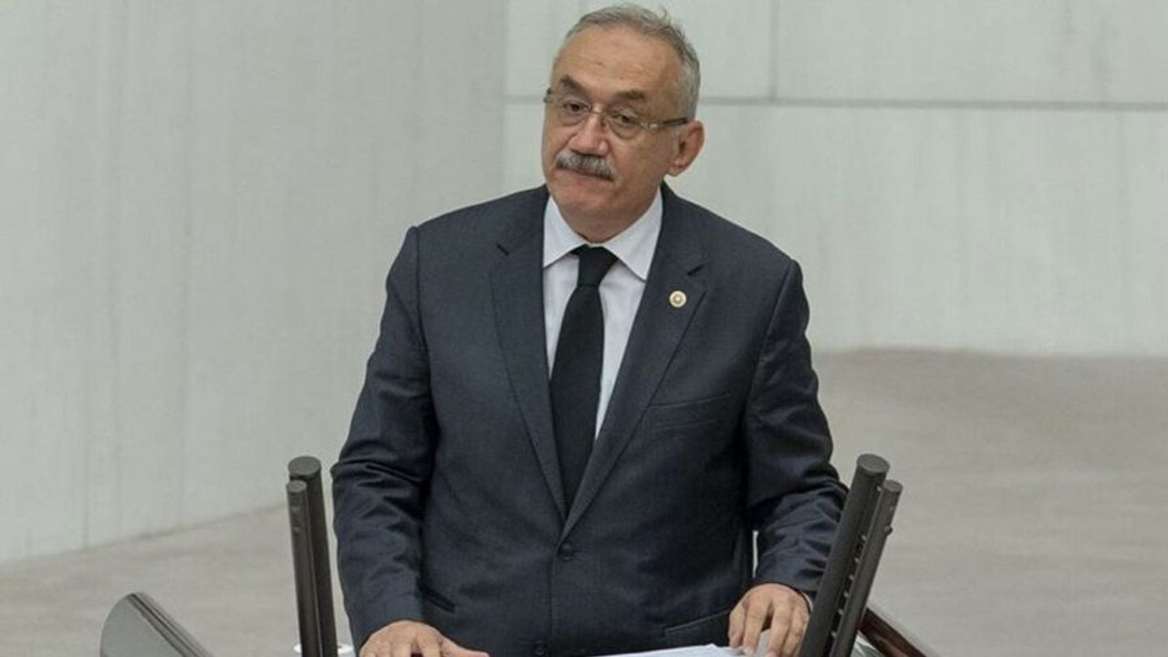 TBMM Grup Başkanı İstifa Etti!