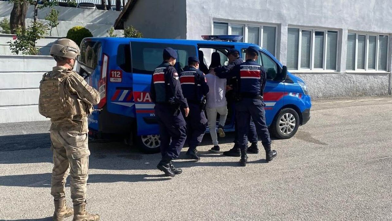 Jandarma Ekipleri, 2 Ayrı Eve Baskın Düzenledi!