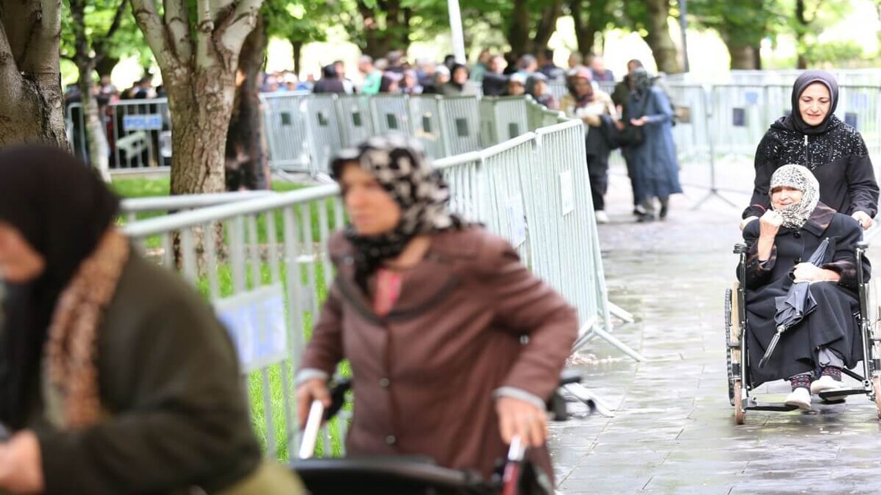 Kilometrelerce Kuyruk Oluştu! Birçok İlçede Talep Edildi!