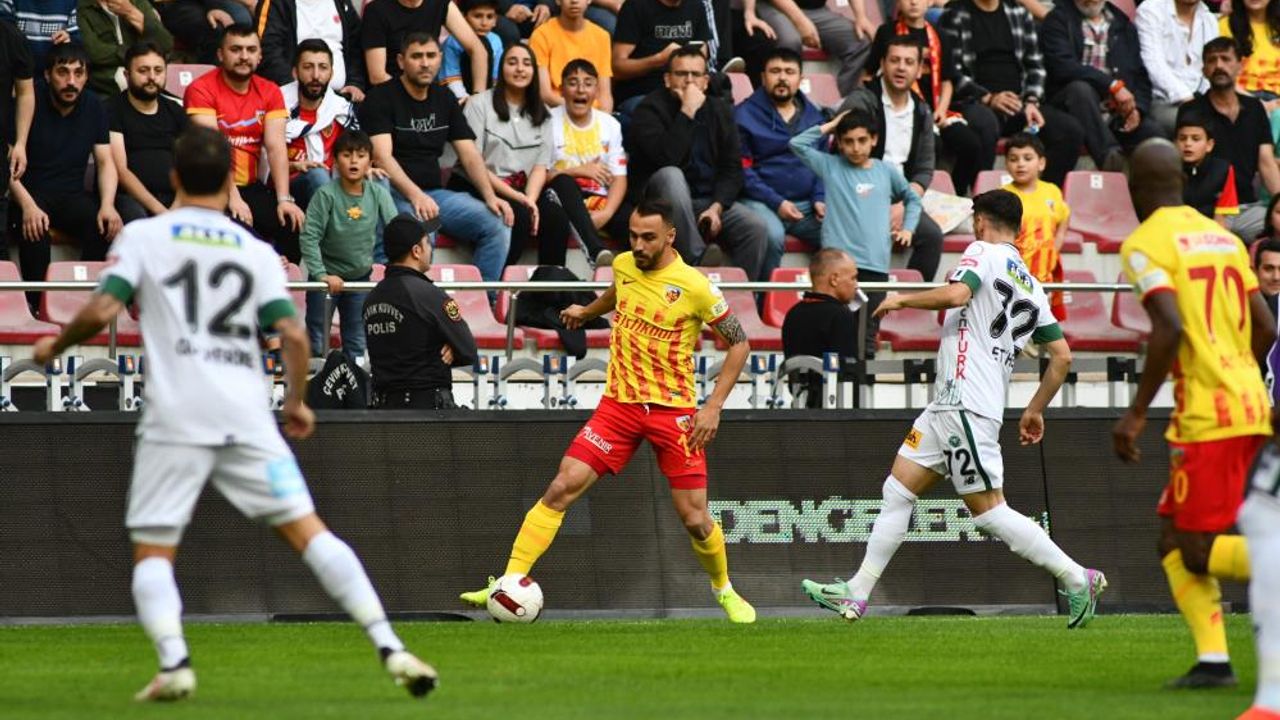 Kayserispor Maçında 4 Gol! Müsabaka Devam Ediyor...