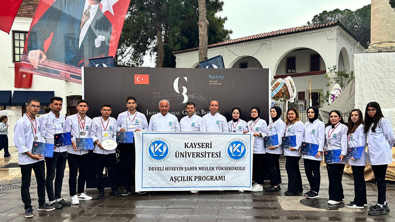 KAYÜ'lü Öğrencilerin Büyük Başarısı! Madalyalarla Döndüler