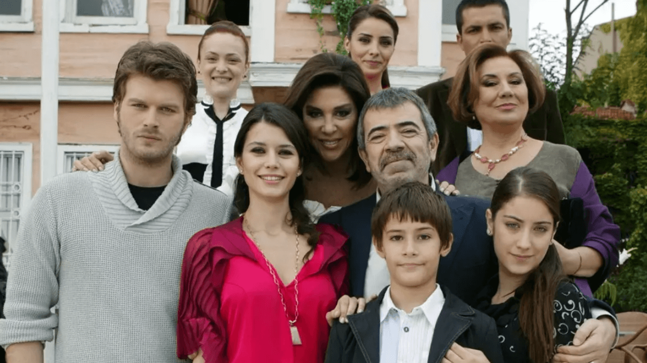 Aşk-ı Memnun’un Yıldızından Korkutan Haber! Hastaneye Kaldırıldı!