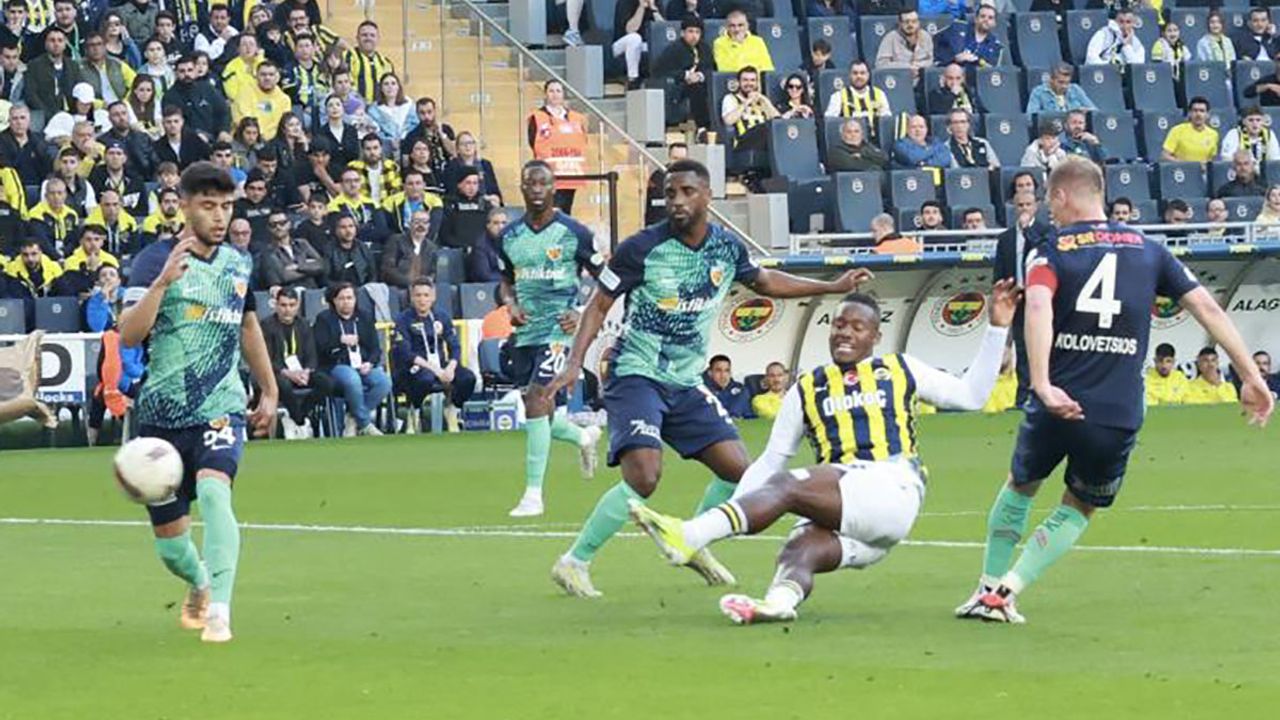 Fenerbahçe-Kayserispor Maçında İlk Yarı Sona Erdi!