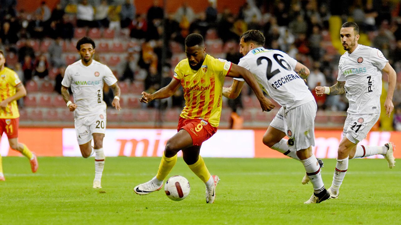 Kayserispor Maçında Kırmızı Kart!