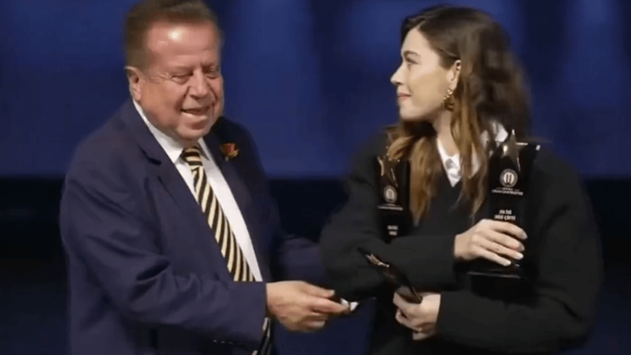 Ödül Töreninde Tacize Uğradığı İddia Edildi! Gerçek Bambaşka Çıktı