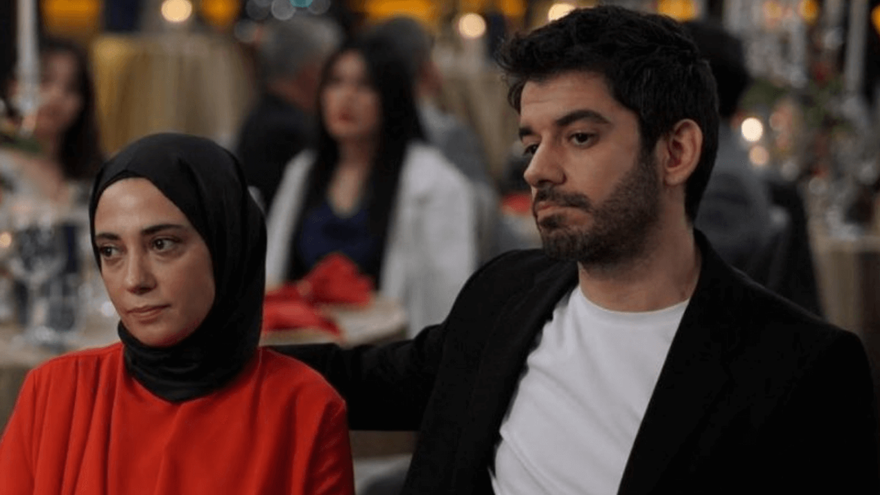 Kızılcık Şerbeti’nde Göç Başladı! O Oyuncu Kafaları Karıştırdı!